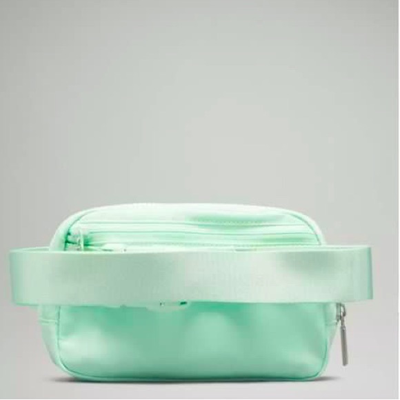 NWT! New! Rare! Lululemon Everywhere Belt Bag 1L Mint Green Tiffany Blue - Picture 4 of 10